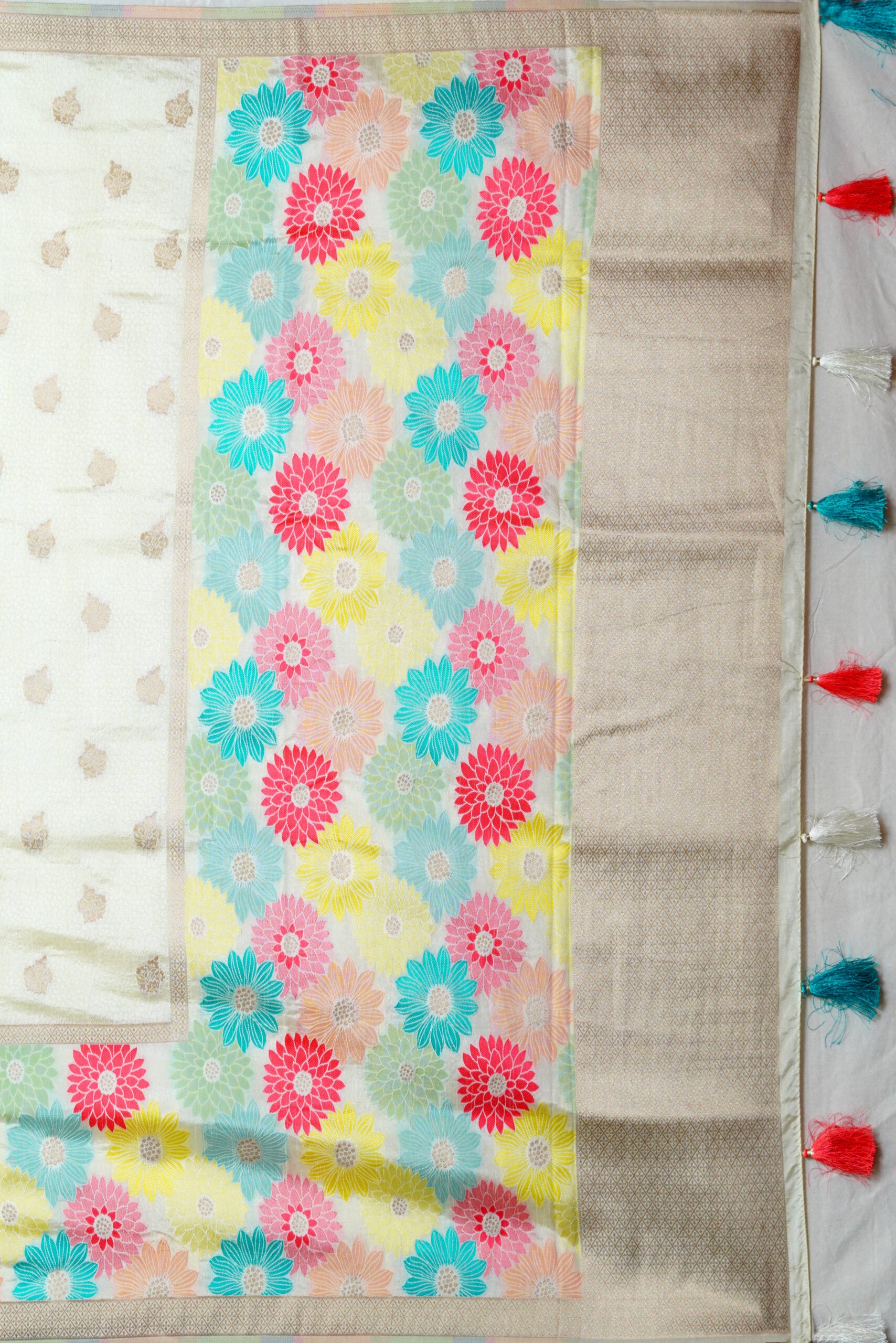 Cream Modish Design Raw Silk Saree - KAJREE