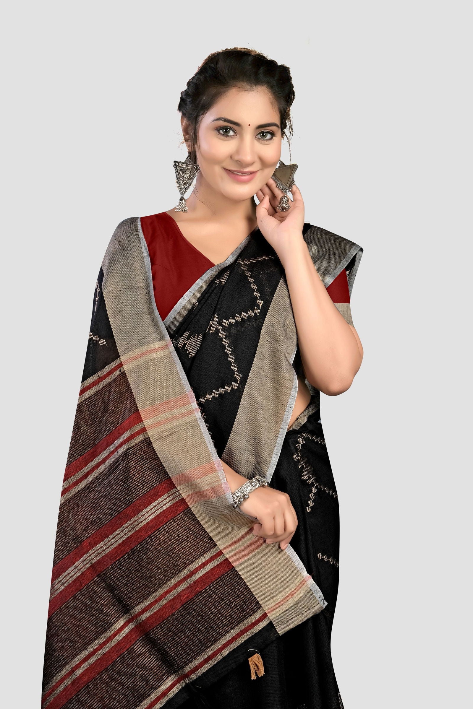Black Thread and Zariwork Linen Saree - KAJREE