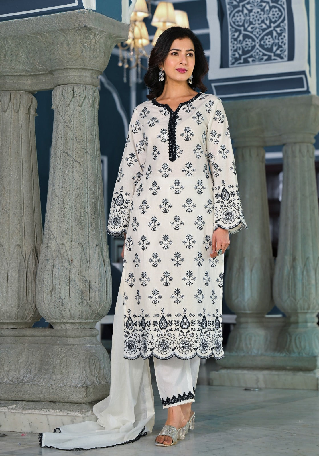 White Threadwork Cotton kurta set - kajree
