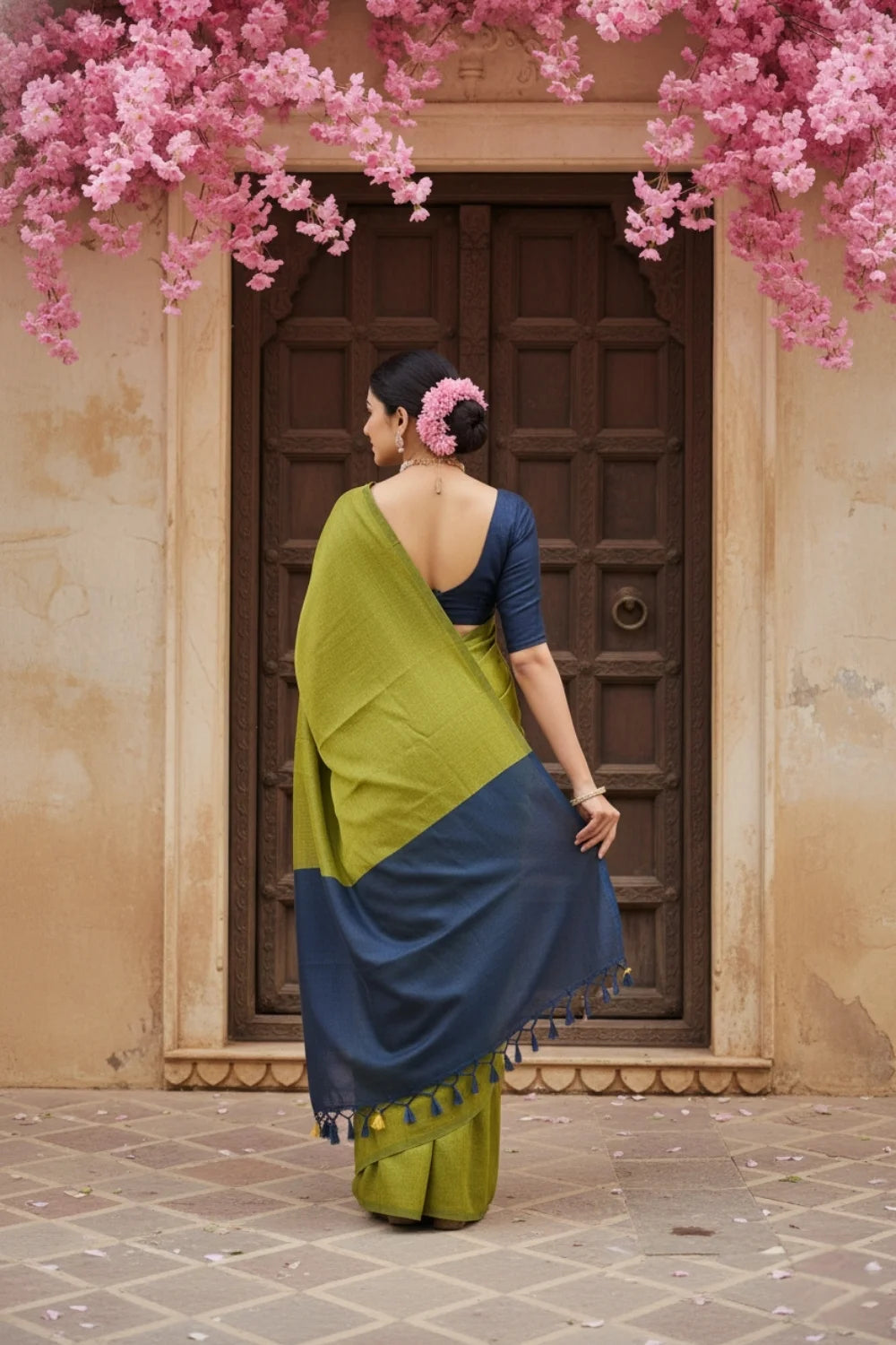 Mehendi Green and Navy Blue Cotton Handloom Saree with Blouse Piece 